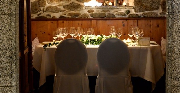 Stube gotica tavolo apparecchiato per matrimonio