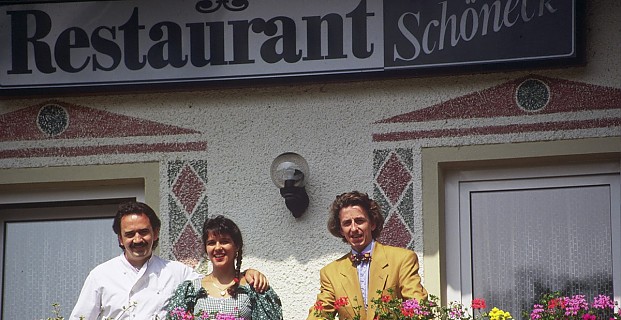 Karl, Mary e Siegi Baumgartner sul balcone del vecchio Schöneck